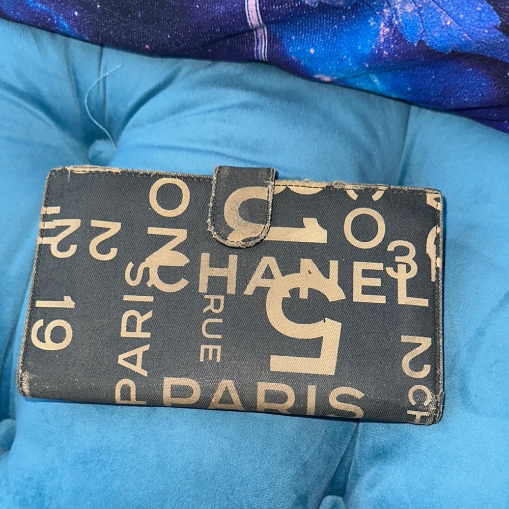 Chanel Black and tan by the sea cloth & leather long Wallet with kiss lock coin